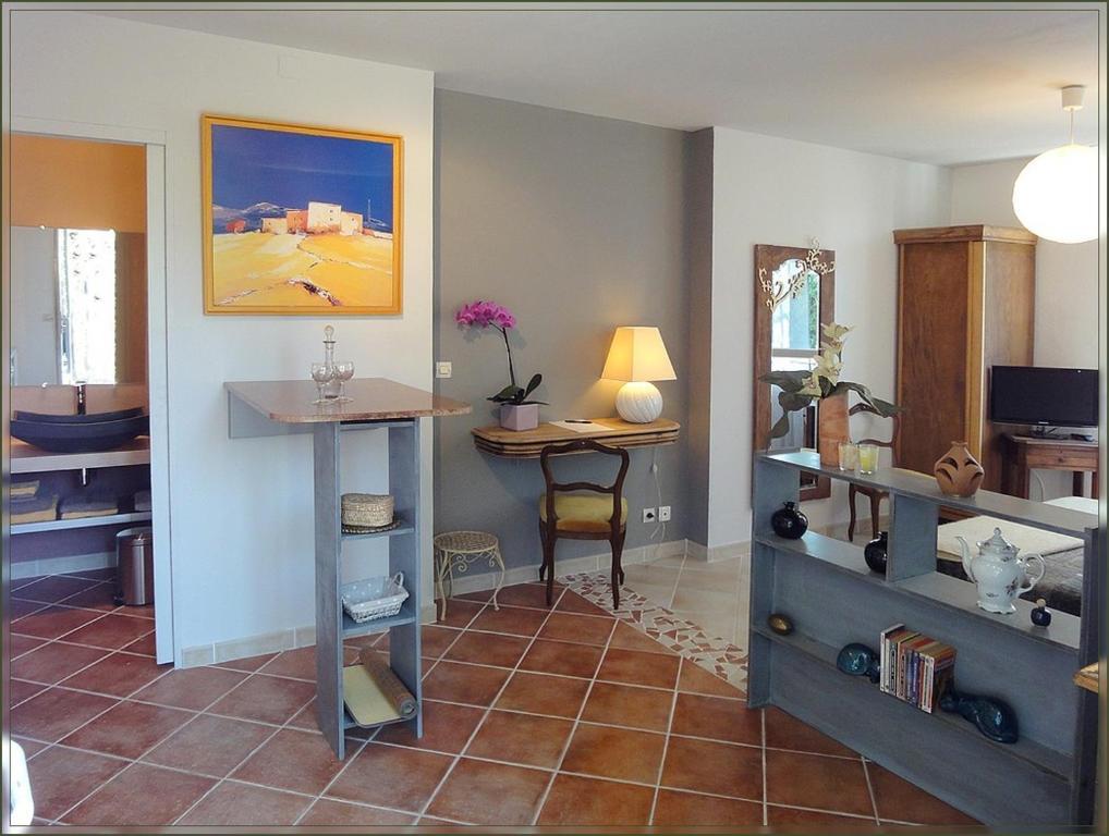 Gite La Gourmandine Saint-Andiol Room photo